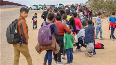 تكدس كبير للمهاجرين على الحدود الأمريكية-المكسيكية