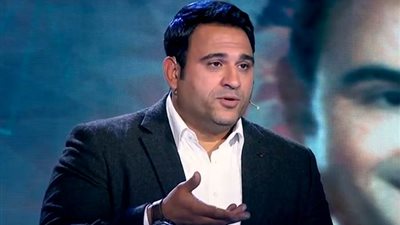 أكرم حسني يهنئ صناع فيلم “نادي الرجال السري” (صورة)