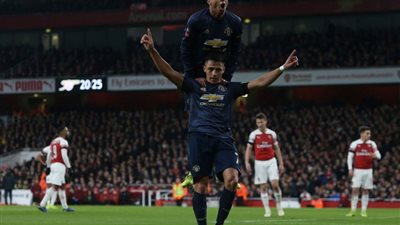 الشوط الأول.. مانشستر يونايتد يضرب أرسنال بهدفين لهدف