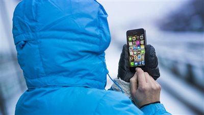 تعرف على طرق الحفاظ على بطارية هاتفك في الطقس البارد