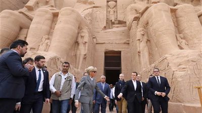 عاجل.. الرئيس الفرنسي يصل مطار القاهرة بعد جولة معبد أبو سمبل