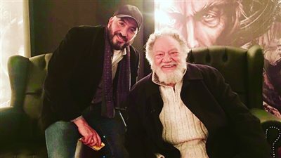 بعد محمد هنيدي.. الفخراني يُعيد تقديم “الملك لير” مع كايرو شو قريبًا (صورة)