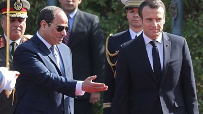 سفارة فرنسا: جدول “ماكرون” يتغير.. ولم نحدد أسماء المدونين وأصحاب المواقع المحجوبة