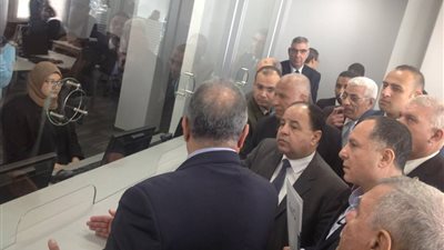 وزير المالية يتفقد تجهيزات مركز الخدمات اللوجيستية بمطار القاهرة قبل افتتاحه الشهر القادم