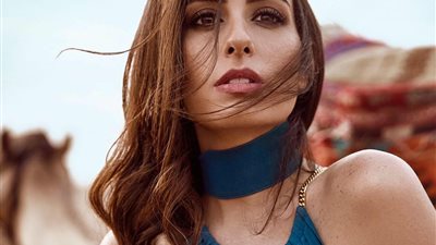 المطربة العالمية هبة طوجي تروج لحفلها الثاني في مصر من الأهرامات (فيديو)