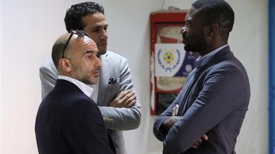  محمد فضل وممثل الكاف يتفقدان ستاد الإسماعيلية (صور)