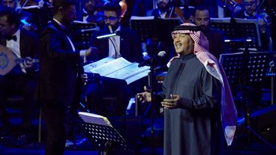 الجمهور الخليجي يحتفي بمحمد عبده في أفتتاح صاخب لـ”فبراير الكويت 2019″ (صور)