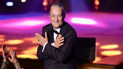 “بوجه شاحب ووزن أقل”.. كيف تغير شكل فاروق الفيشاوي بعد رحلته العلاجية (صور)