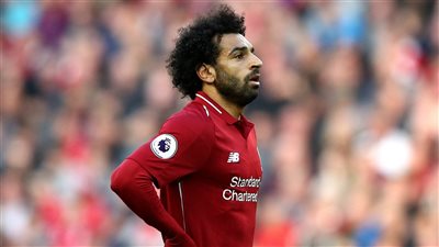 محمد صلاح في مرمى نيران العنصرية.. والشرطة الإنجليزية ووستهام يردان رسميًا