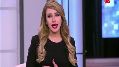 متصل يفاجئ مذيعة: “يعني أنتي والدكتورة اللي معاكي متعملش ليكم ختان؟”