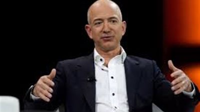 فتح التحقيق مع أغني رجل في العالم لنشر صورة إباحية مع عشيقته