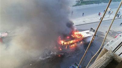 اشتعال النيران فى أتوبيس بمنطقة حدائق القبة (صور)