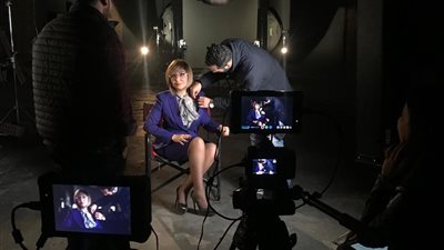 الملكة رانيا وسحر نصر ولميس الحديدي في فيلم عن أبرز خريجي الجامعة الأمريكية (فيديو وصور)