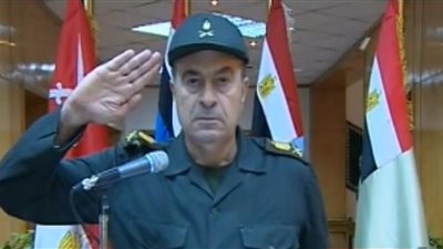 في ذكرى تنحي مبارك.. أين ذهب صاحب التحية العسكرية الأشهر في مصر؟!