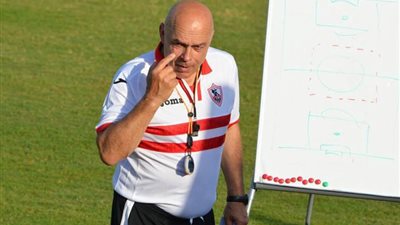 جروس يخصص فقرة تأهيلية في مران الزمالك اليوم