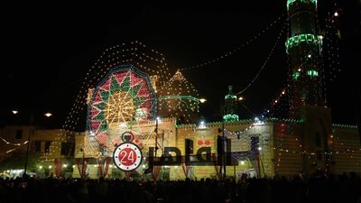 أجواء احتفالية في محيط مسجد السيدة نفيسة