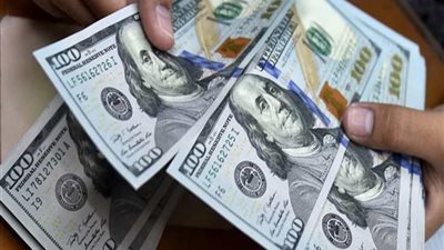 لأول مرة منذ عامين.. تراجع سعر الدولار لـ17 جنيه ونصف فى الأسواق
