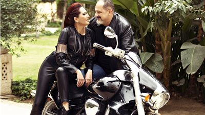 خالد الصاوي وزوجته لأول مرة في جلسة تصوير جديدة لـ عيد الحب (صور وفيديو)