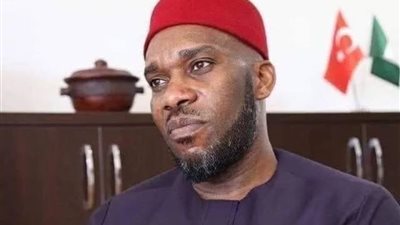 هل اعتنق أوكوشا الدين الإسلامى.. أسطورة كرة القدم النيجيرية يجيب؟!