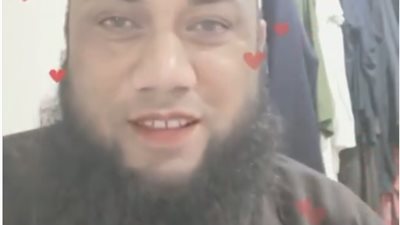 في الفلانتين.. شيخ ملتحي يثير الجدل على السوشيال ميديا بفيديو “قلوب”