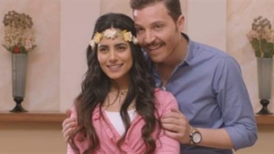 مخرج مسلسل “أبو العروسة” يوضح سبب تحول العلاقة بين طارق وزينة