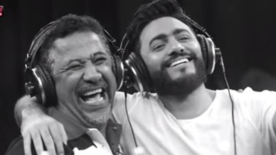 “وإنت معايا”.. دويتو جديد يجمع تامر حسني والشاب خالد