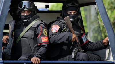 ضبط طالب يستولي على “حسابات البنات” الإلكترونية لابتزازهم مقابل المال