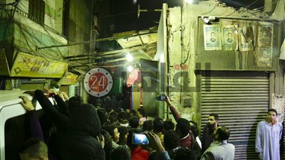 شهود عيان انفجار الأزهر: “الانتحاري جري وأمين الشرطة حضنه عشان الأطفال” (فيديو)