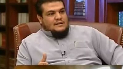 رد غير متوقع من شيخ على فتاة تريد مواساة شاب حزين على “ASK”