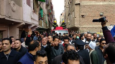 بالهتافات والبكاء.. الآلاف يشيعون جثمان شهيد حادث الأزهر الإرهابي بإمبابة (فيديو وصور)