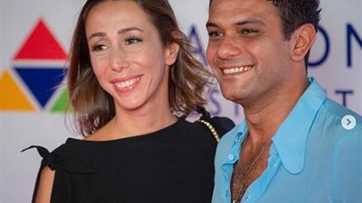 مهرجان الجونة يحتفل بـ عيد الحب وينشر صور كابلز الفنانين على سجادته الحمراء