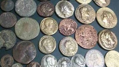 ضبط 15 تمثال و111 عملة يونانية داخل منزل عاطل بأسيوط