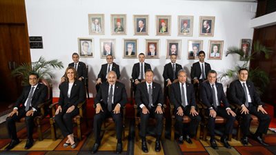 خاص.. الأهلي يتجه لتجميد نشاط كرة القدم بالنادى وتعليق المشاركة فى البطولات