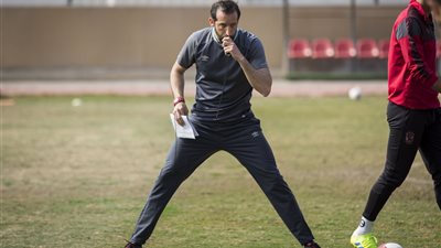 “أليخاندرو” يجهز للاعبي الأهلي بدنيًا قبل مواجهة الجونة