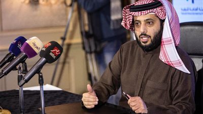 أسامة كمال يتسبب في أزمة مع تركي آل الشيخ: “عيب كده” (فيديو وصور)