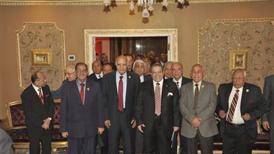 راتب وسمير الإسكندرانى وطارق علام فى احتفالية تكريم أبطال الدفعة 54 حربية (صور)