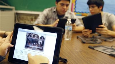 “وجوده زي عدمه”.. شكاوى طلاب الصف الأول الثانوي من “التابلت”
