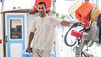 لأول مرة.. الصياد المصري مُنقذ اليونانيين ضيف منى الشاذلي فى “معكم”