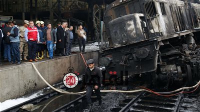 عاجل.. مشاجرة بين سائق القطار وآخر تتسبب فى حادث انفجار وحريق محطة مصر (فيديو)