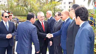 رئيس ألبانيا يغادر القاهرة بعد زيارة استغرقت 3 أيام