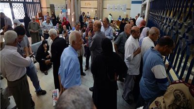 “شعار الجمهورية” كعب داير في سوهاج للحصول على معاش السادات.. والختم بـ300 جنيه (مستندات)