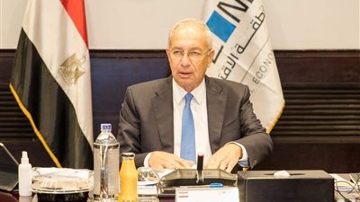  رئيس المنطقة الاقتصادية لقناة السويس: توفير 100 ألف فرصة عمل.. واستحداث صناعة السيارات وعربات القطار والمترو