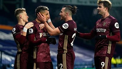 ليدز يمطر شباك وست بروميتش بخماسية.. والتعادل يحسم مواجهة ساوثهامبتون ووست هام