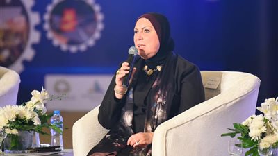 وزيرة التجارة: تسليم 7 مجمعات للصناعات الهندسية والغذائية خلال 2021