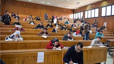 مصلحة الطالب أولا.. الجامعات تتأهب لامتحانات التيرم الأول.. وحظر دخول اللجنة بدون كمامة