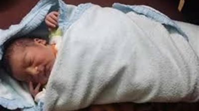 العثور على طفلة حديثة الولادة داخل سيارة أجرة بكفر الشيخ