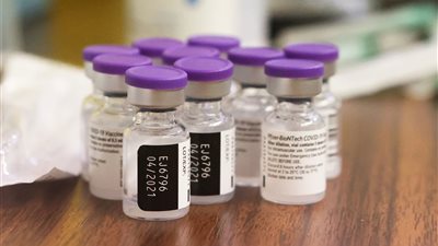 الاتحاد الأوروبي يشتري 100 مليون جرعة إضافية من لقاح فايزر