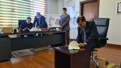 العاصمة الإدارية توقع أول عقد بيع أرض للسفارات في الحي الدبلوماسى