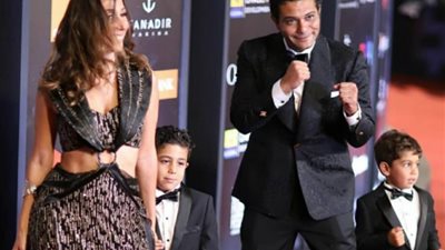 آسر ياسين عن ظهور أبنائه على 