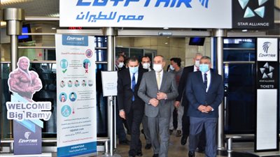 وزير الطيران يتابع استعدادات استضافة بطولة كأس العالم لكرة اليد (صور)